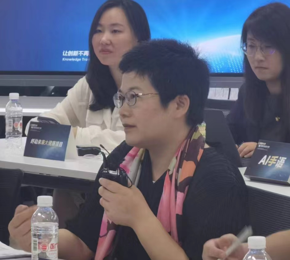 上海能图董事长熊芬女士亮相2024 香港大学国际科创大赛上海预赛担任评委